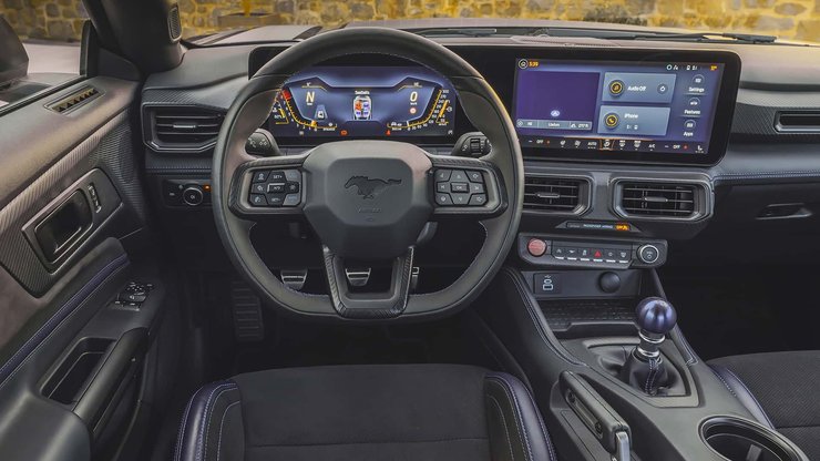 салон форд мустанг 2024, Ford Mustang 2024, Ford Mustang GT, Ford Mustang, новий Ford Mustang