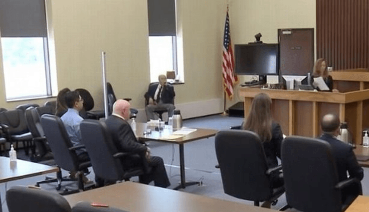 Судовий процес, суд, підсудний, переслідувач, сталкер, адвокат,