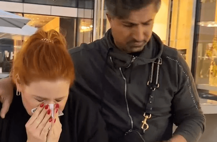 Кохана мільйонера, дівчина мільйонера, переможець лотереї, поліцейська, зупинила за перевищення, витерла сльози грошима