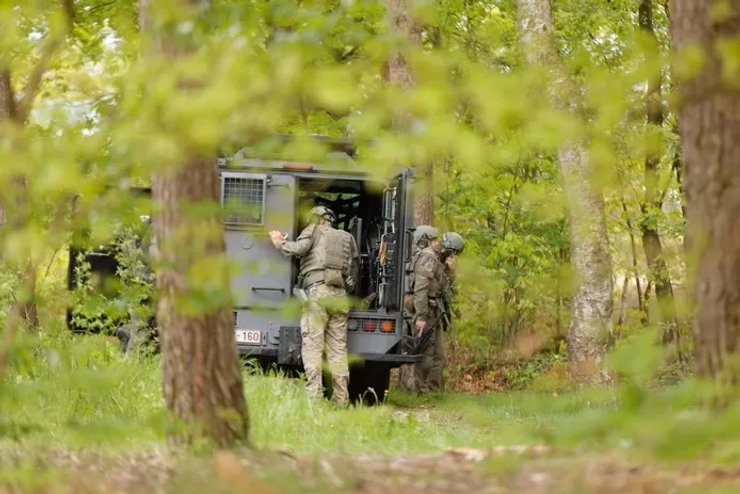 полиция, прочесывание, лес, Бельгия, фото