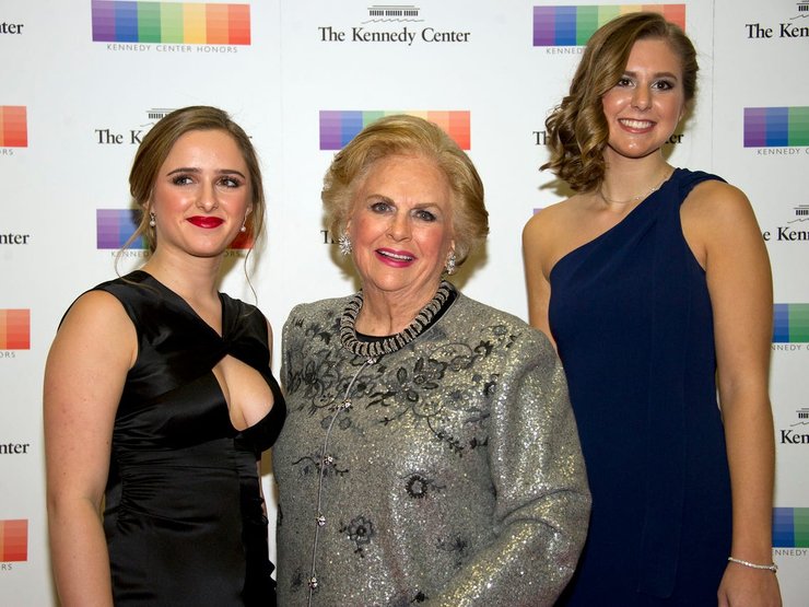 Жаклин Марс с дочерьми