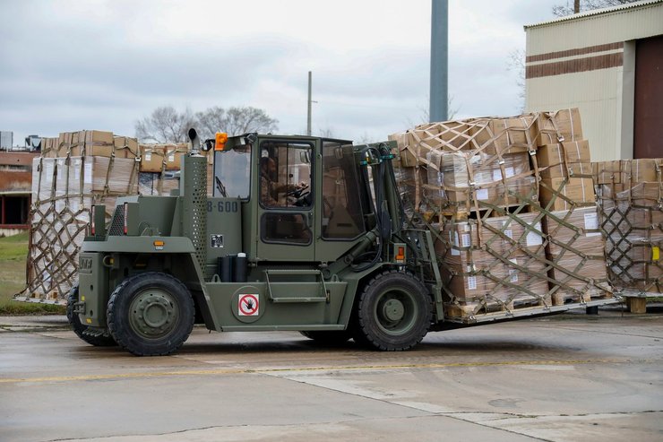 Військовий вантаж для України