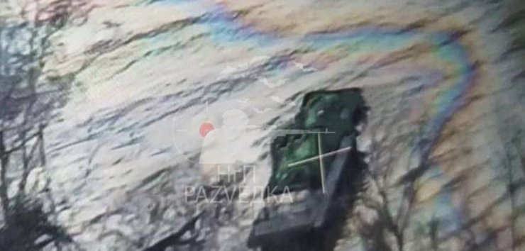 Снимок гусеничного десантного транспорта распространили российские военкоры