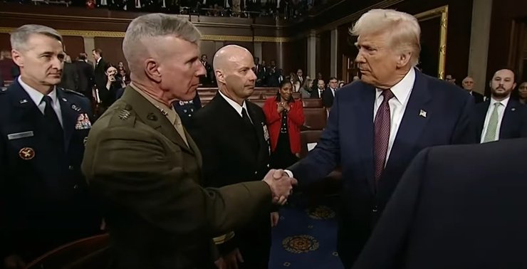 Трамп і військові