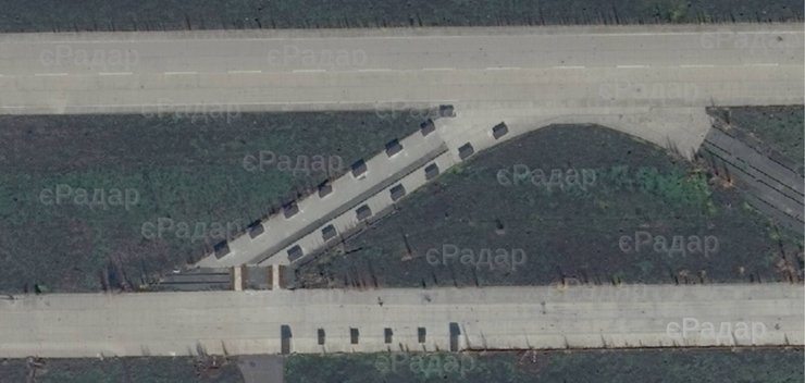 Супутниковий знімок ангарів