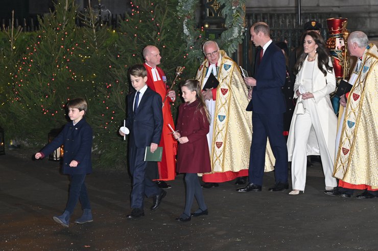 Кейт Миддлтон и принц Уильям с детьми