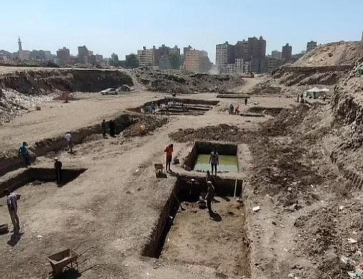 раскопки, Каир, Египет, Эль-Матария