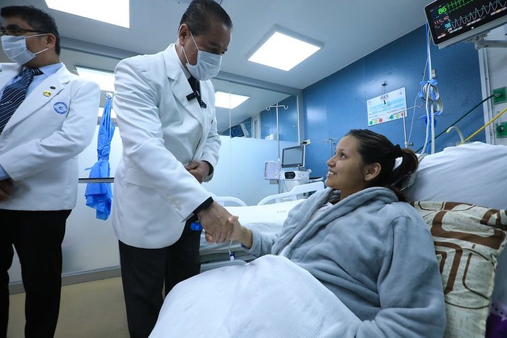 Мати дитини у лікарні