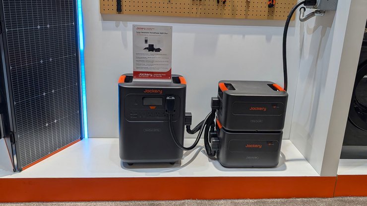Зарядна станція Jackery HomePower 3600 Plus на виставці RV+