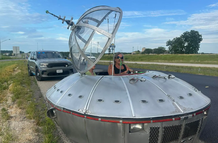 Автомобіль у формі НЛО помітили на дорогах США, машина дивної форми, курйози, поліція, дивні історії