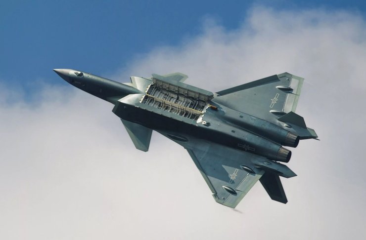 истребитель Chengdu J-20