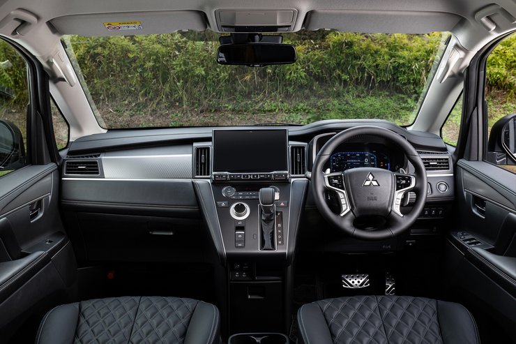 Салон Mitsubishi Delica Салон Mitsubishi Delica D5