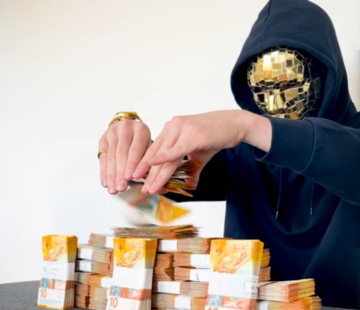 Блогер раздал деньги, денежный дождь, курьезы, видео, приколы, Швейцария, Цюрих, акция, полиция, массовые беспорядки