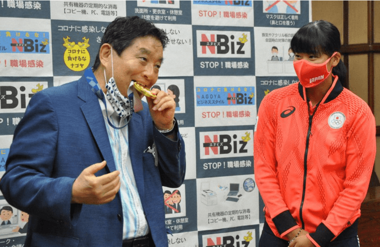 нагоя, мэр, медаль, олимпиада, фото