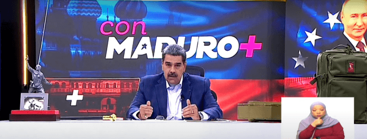 Мадуро во время записи собственной программы Maduro+