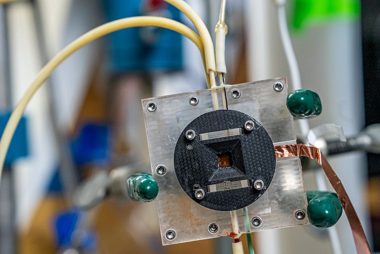 Устройство для исследования преобразования CO2 в топливо