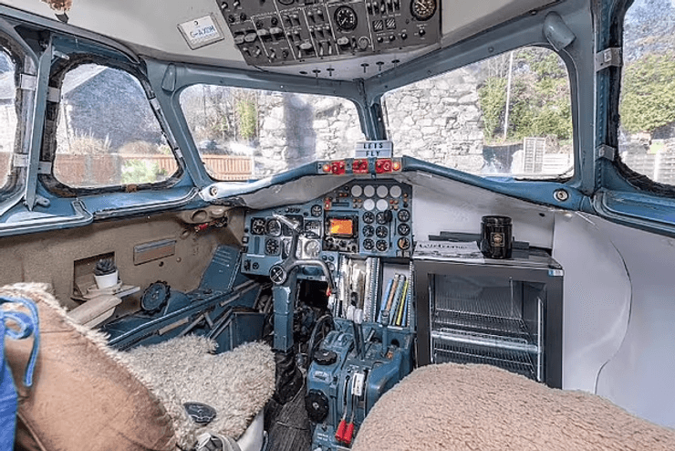 Інтер'єр будинку-літака