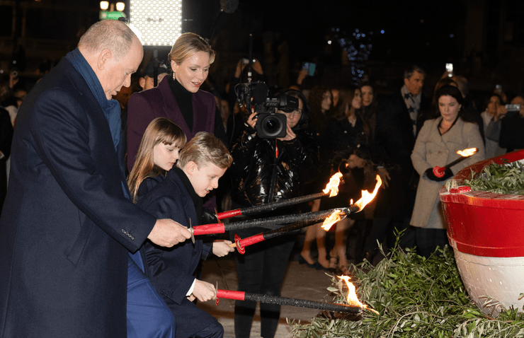 Князь Альбер II и княгиня Шарлен с детьми