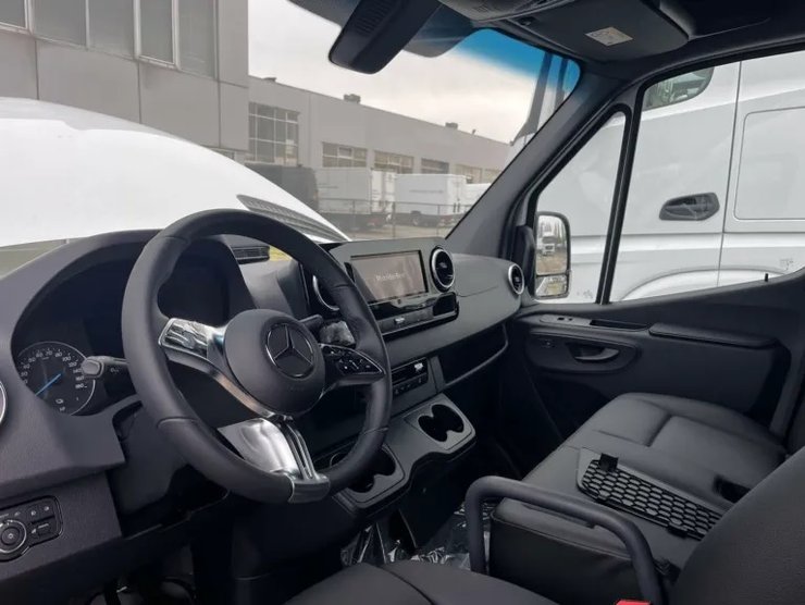 салон мерседес спрінтер, Mercedes eSprinter, Mercedes Sprinter, електромобіль Mercedes Sprinter, Новий Mercedes eSprinter