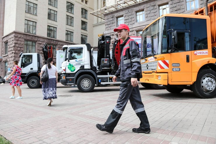 Управління здійснює керуюча компанія, або ОСББ самостійно наймає управителя, або будинки обслуговуються комунальними підприємствами