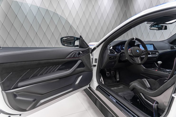 салон BMW 3.0 CSL 2023, BMW 3.0 CSL, BMW M4, спорткар BMW, новый BMW 3.0 CSL