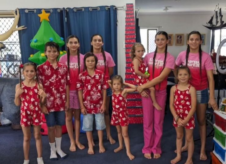 Семья имеет 10 детей и одевает их одинаково, как они живут, близнецы, интересные истории из жизни