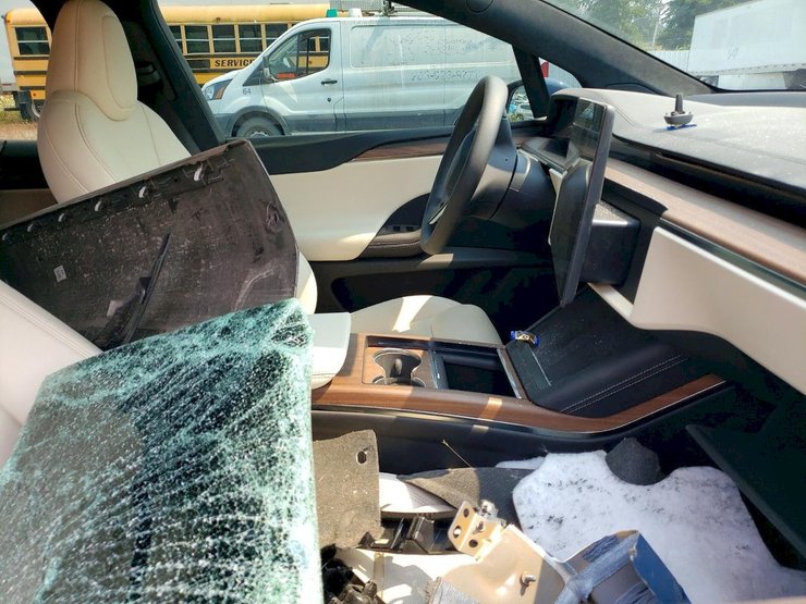 Салон Tesla Model X
