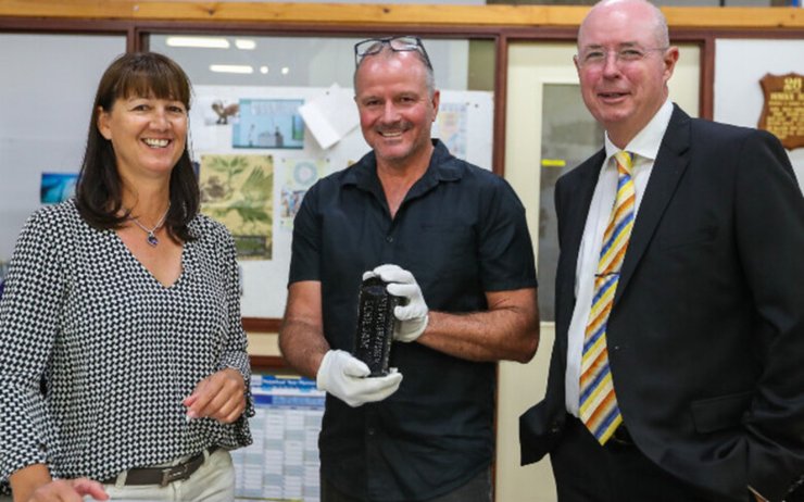 Семья нашла старейшее послание в бутылке, послание, записка, бутылка, письмо, научный эксперимент, рекорд, находка, ученые