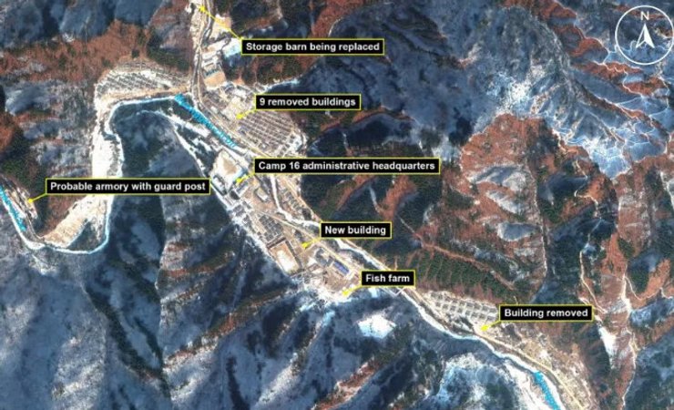 Головний вхід до табору