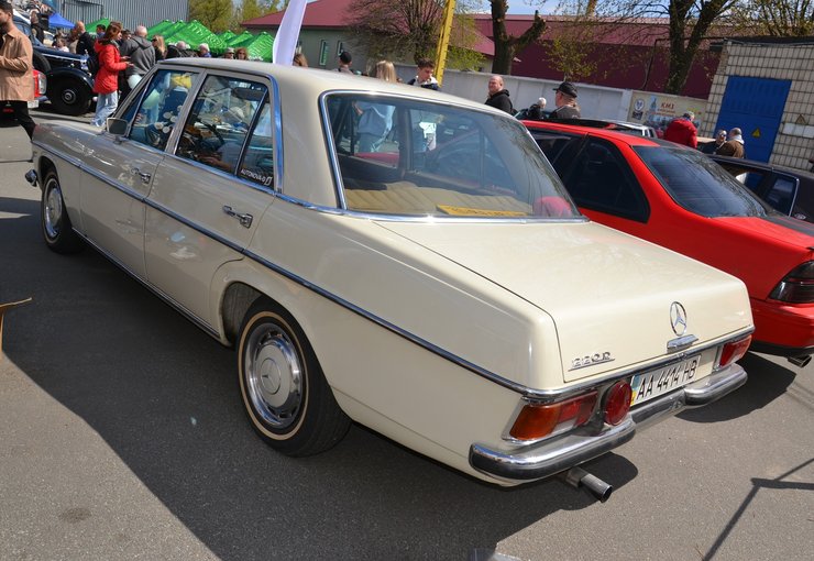 Mercedes W115