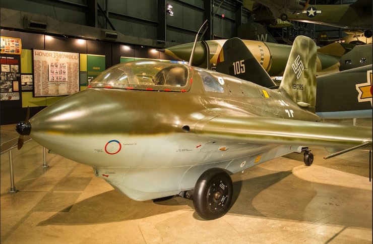 Истребитель Me 163, Немецкий ракетный истребитель Me 163, истребитель, мессершмитт, ракетный истребитель-перехватчик, френдли фаер