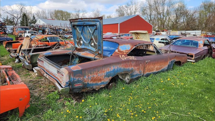 свалка авто, ретро авто, Dodge Charger, Dodge Challenger, Plymouth Road Runner