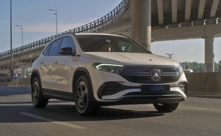 Mercedes-Benz EQA на вулицях Києва