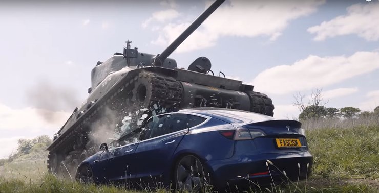 танк давит теслу, электромобиль Tesla, M4 Sherman, Tesla Model 3, Илон Маск