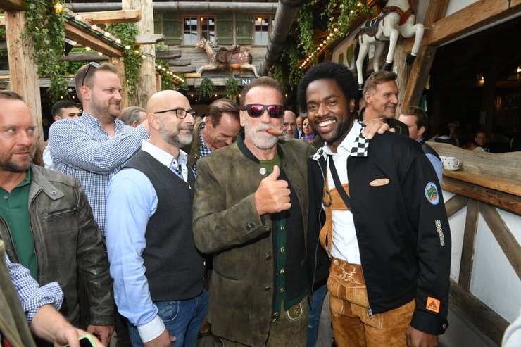 Арнольд Шварценеггер, Патрік Шварценеггер, Крістофер Шварценеггер, октоберфест, октоберфест у мюнхені, арні на октоберфесті