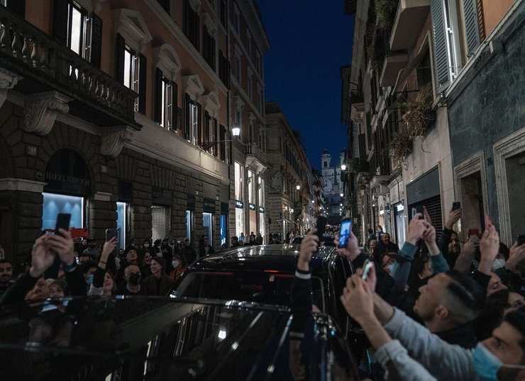 конор макгрегор, рим, драка, визит, избил диджея