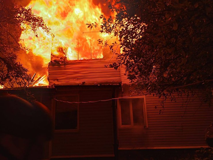 Пожежа на Київщині внаслідок російської атаки