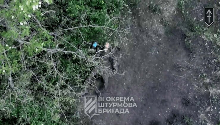 Оккупант притворяется мертвым