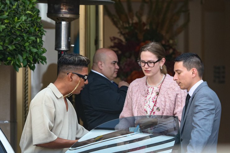 Вайолет Аффлек