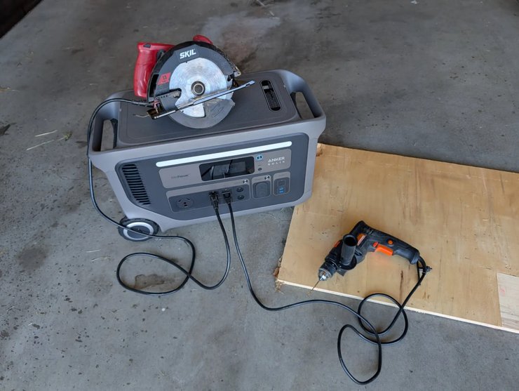 Anker SOLIX F3000 на стройке