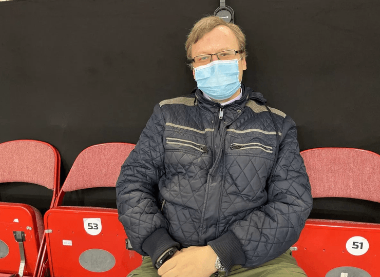 фанат хокею в клуні