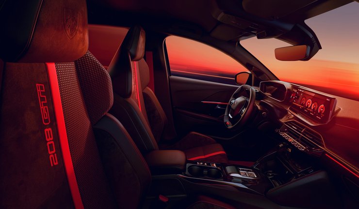 Салон Peugeot e-208 GTi