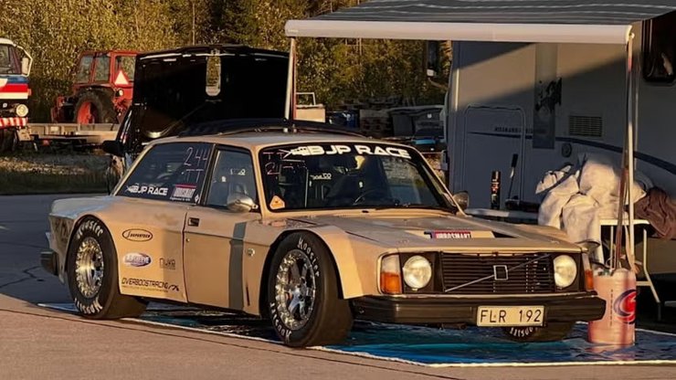 Автомобиль Volvo 240