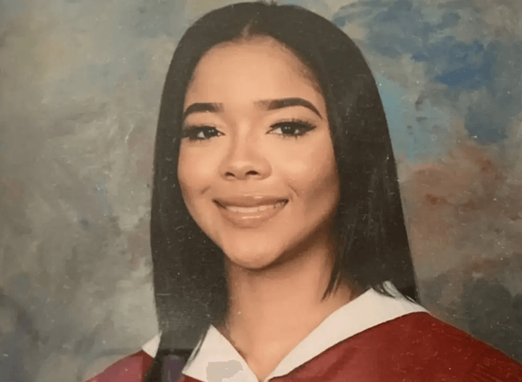 Студентку заарештували в аеропорту, заарештована в Дубаї студентка, доторкнулася до охоронця, суд, повернулася додому, огляд в аеропорту