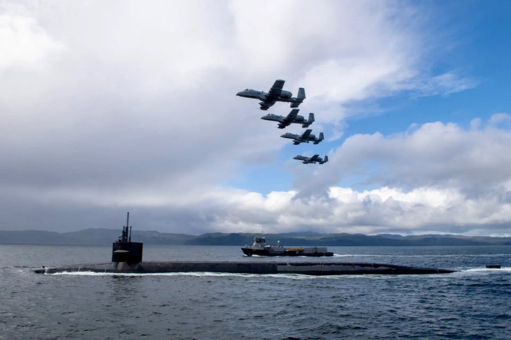 субмарина и штурмовики