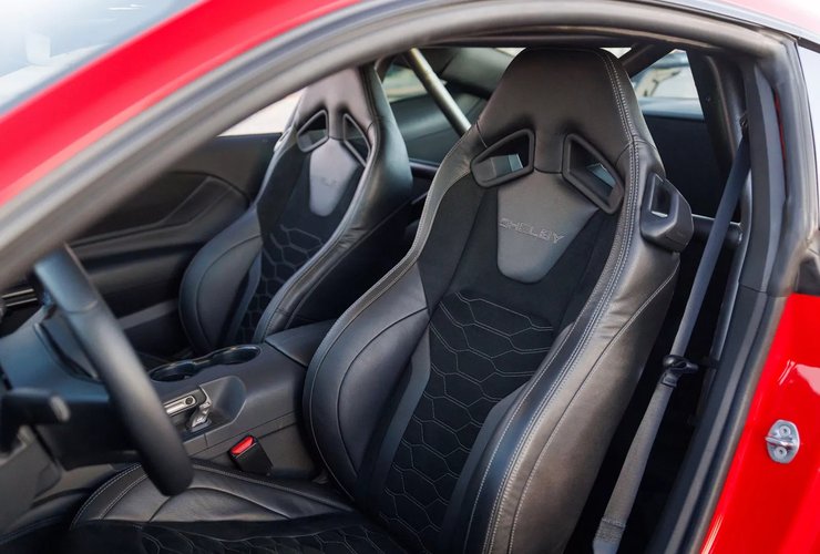 Салон Ford Mustang