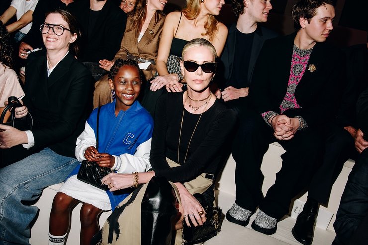 шарліз терон дочка, шарліз терон, шарліз терон діти, дочка серпня