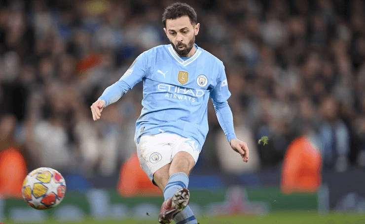 Силва Бернардо бьет