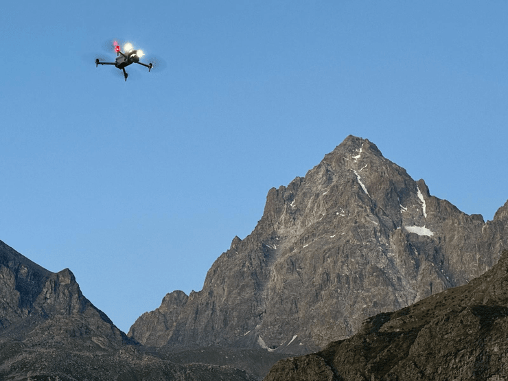 Дрон в горах