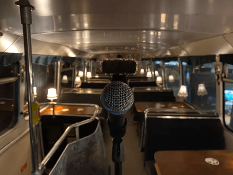 Інтер'єр другого поверху для концертів і виступів